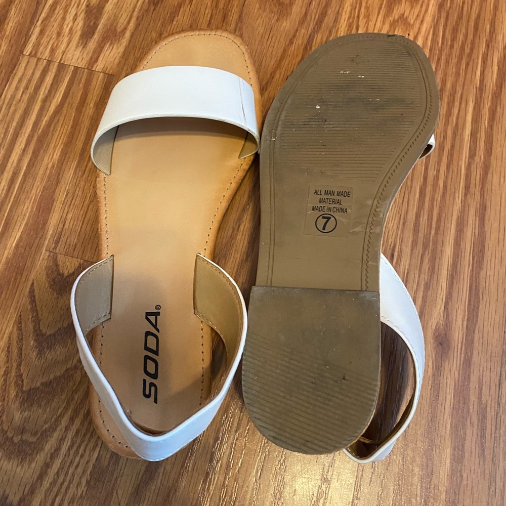 Size 7 women’s sandals - Picture 1 of 2